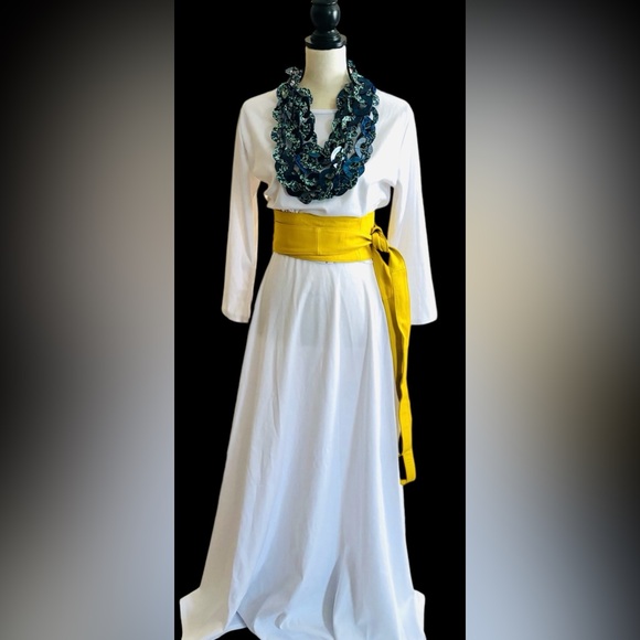 Unbranded Two Piece White Cropped Top Skirt Set (front split on the skirt) - Picture 3 of 4